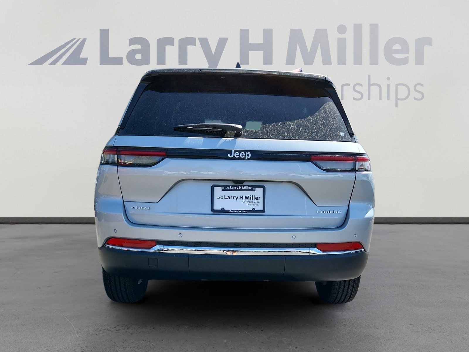2025 Jeep Grand Cherokee Laredo photo 4
