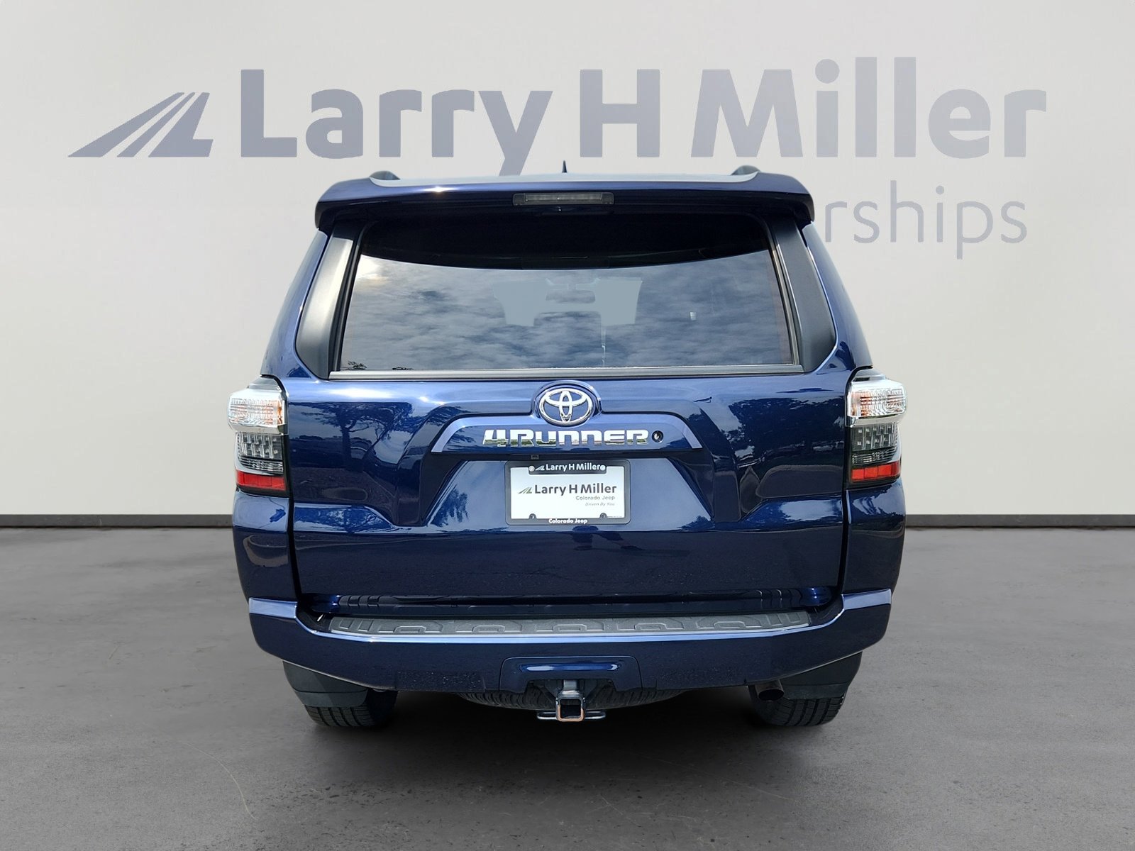 2019 Toyota 4Runner SR5 photo 3