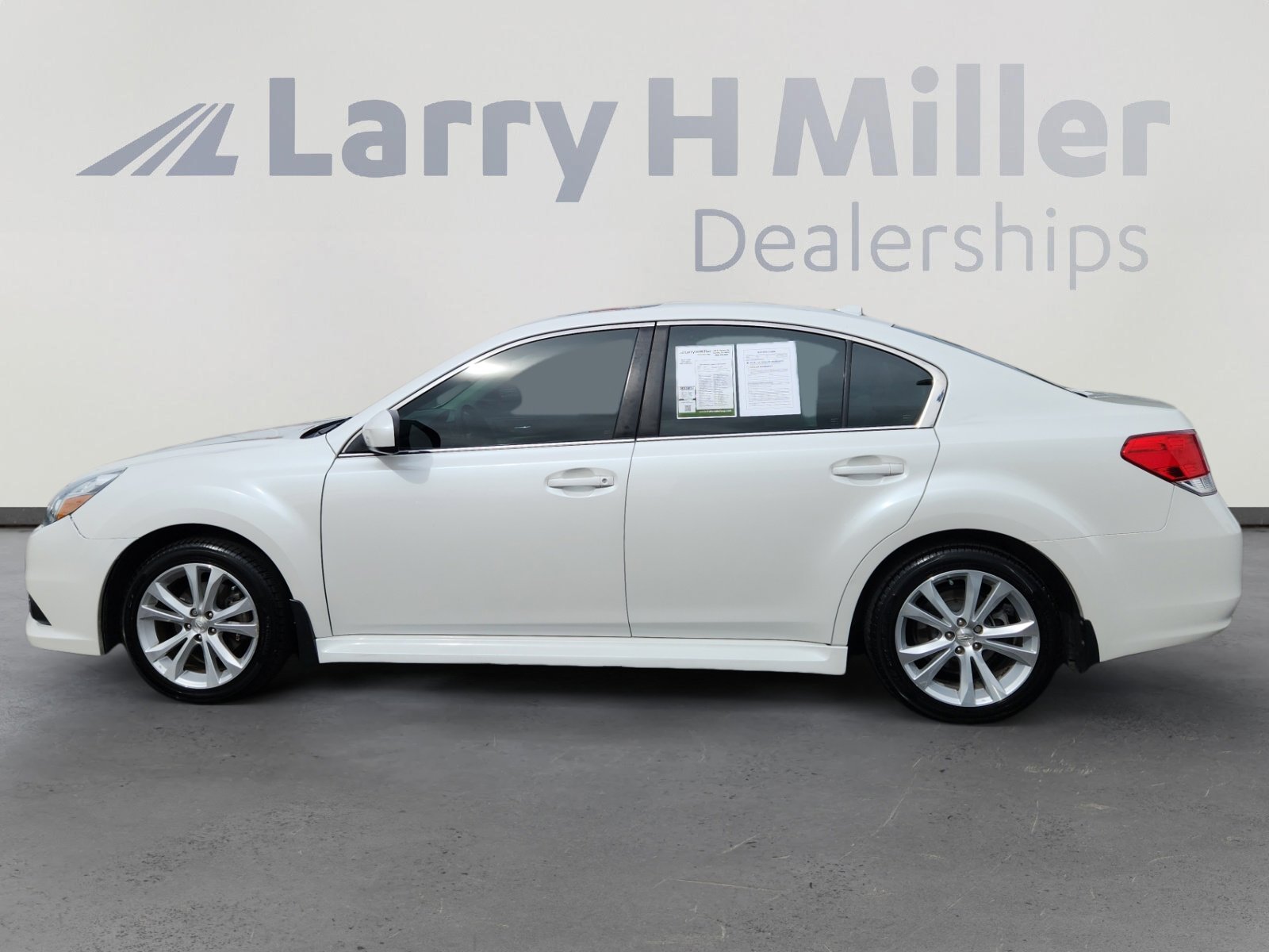2014 Subaru Legacy 2.5i Limited photo 2
