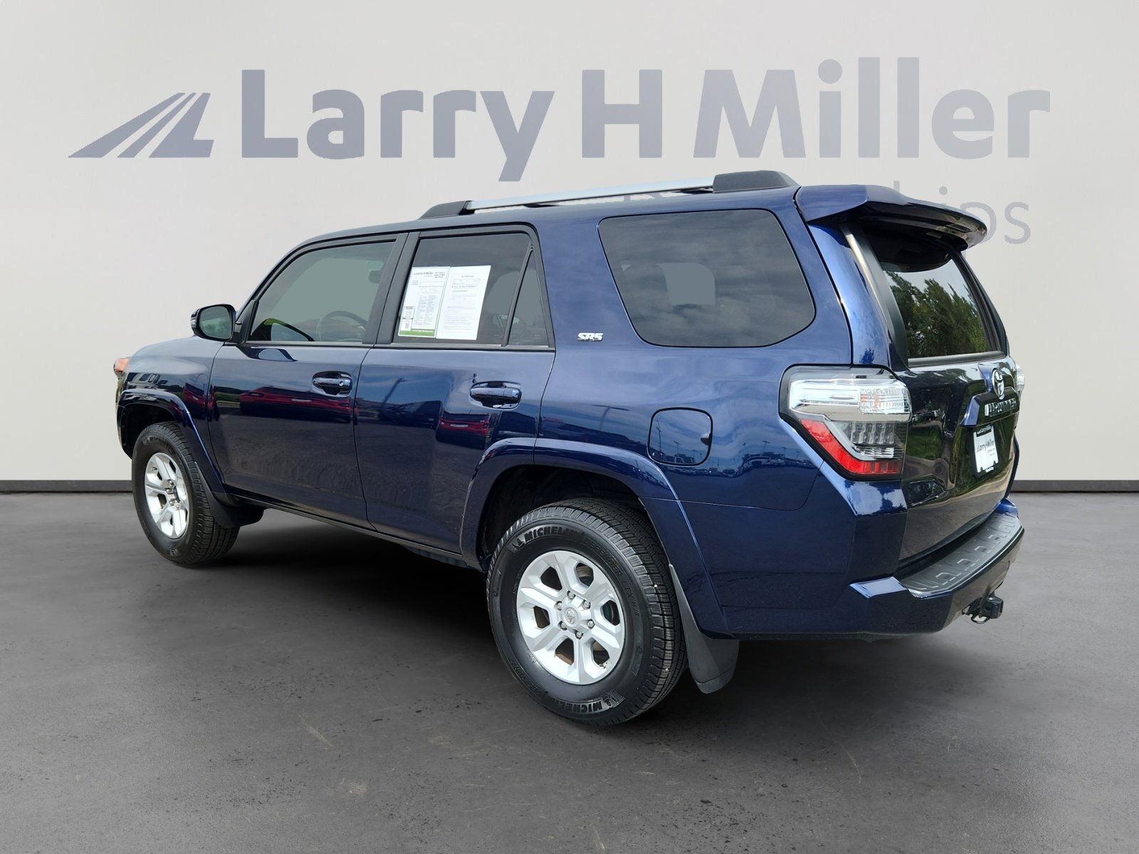 2019 Toyota 4Runner SR5 photo 2