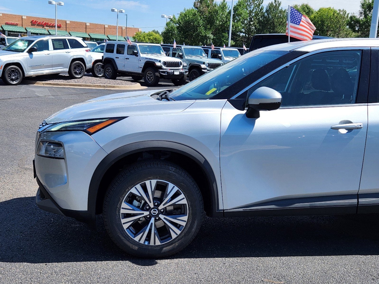 Used 2021 Nissan Rogue SV with VIN 5N1AT3BB3MC766817 for sale in Aurora, CO