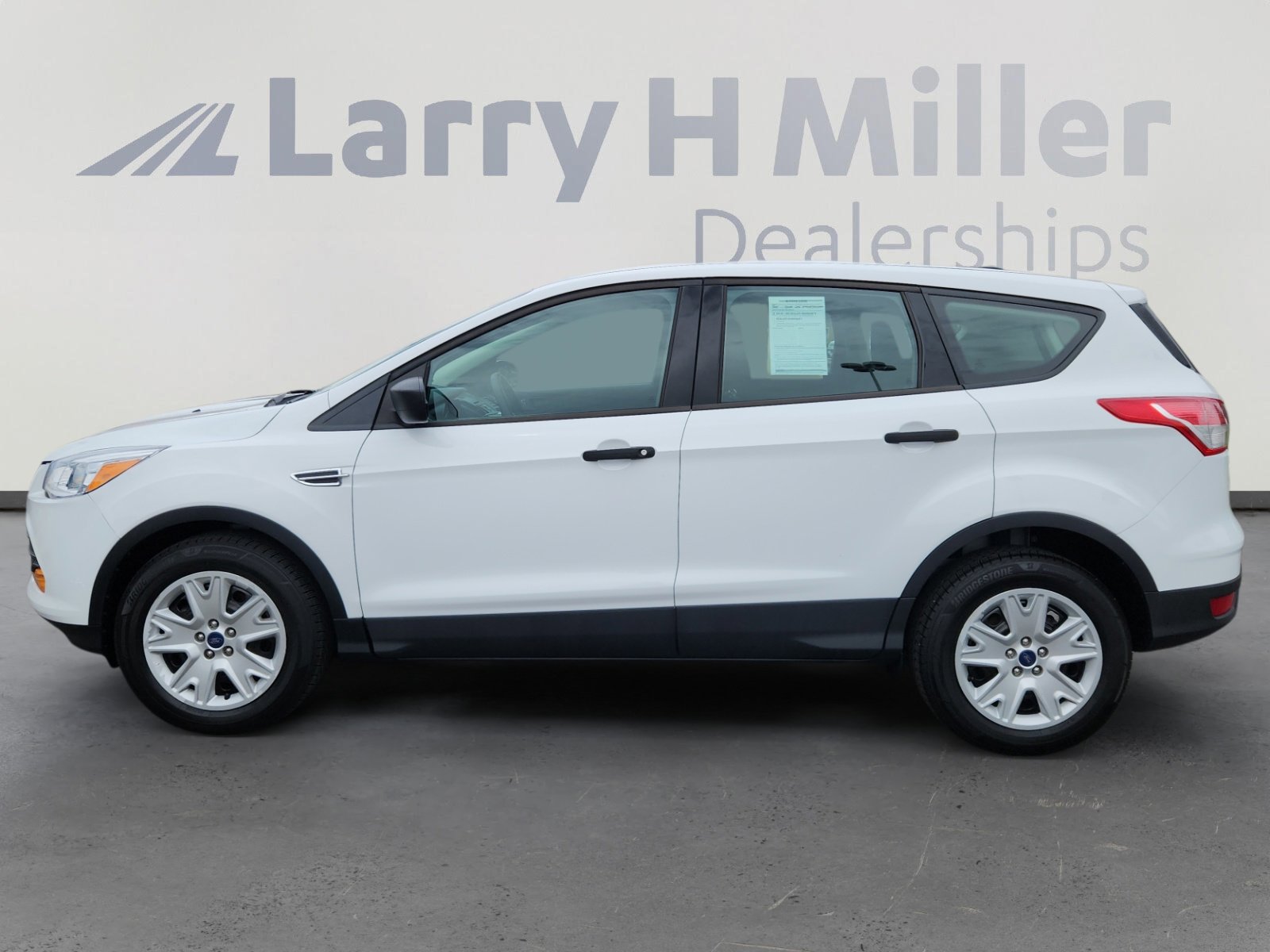 2016 Ford Escape S photo 2