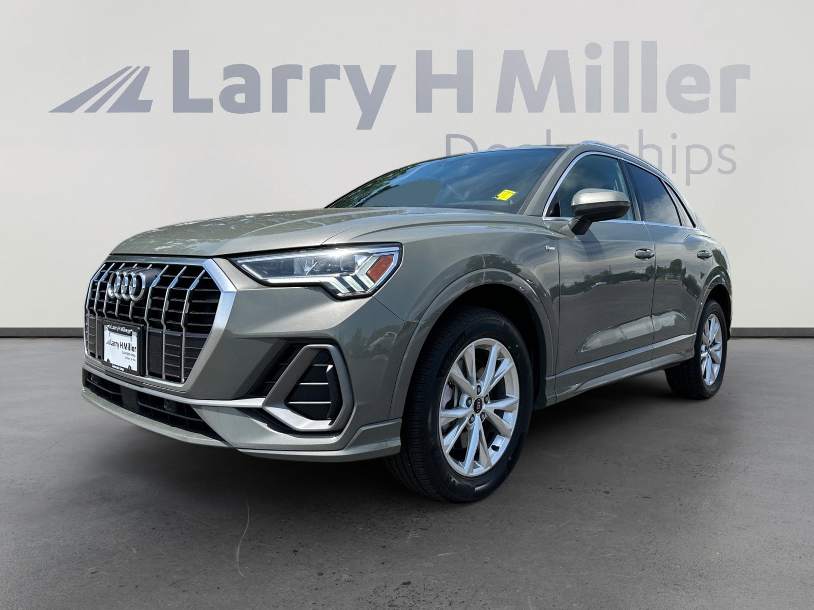 2024 Audi Q3 45 TFSI S Line Premium quattro's photo