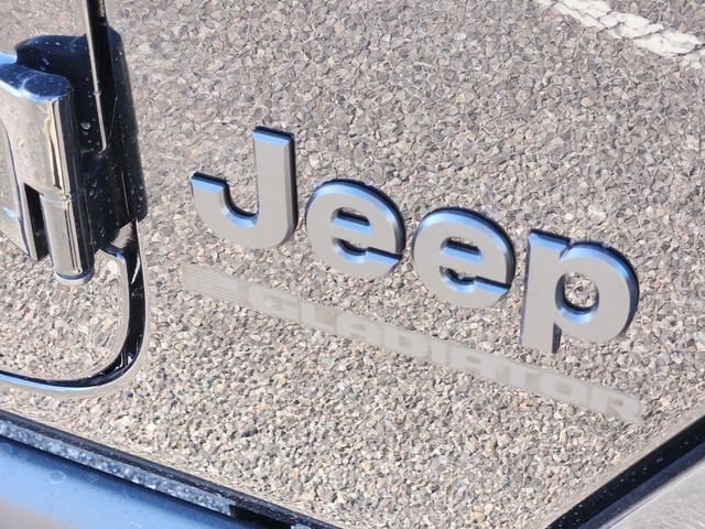 2025 Jeep Gladiator Willys - Photo 11