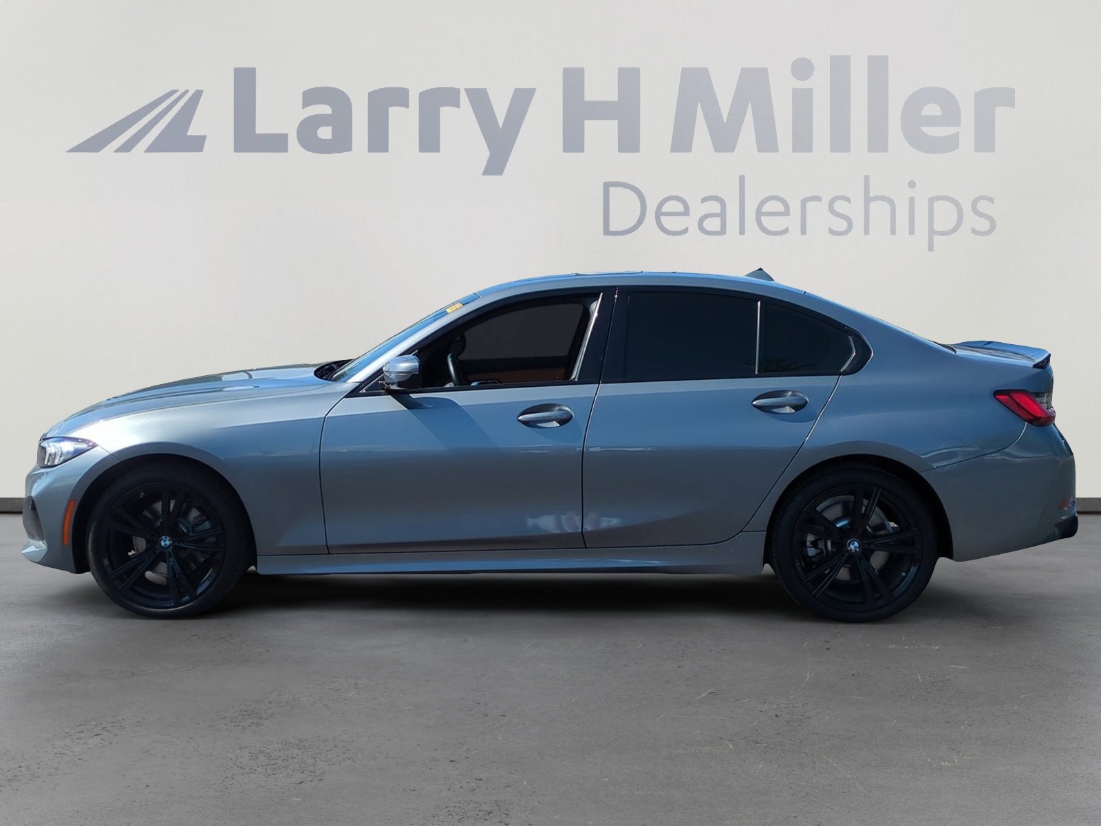 2023 Bmw 330i Sedan photo 2