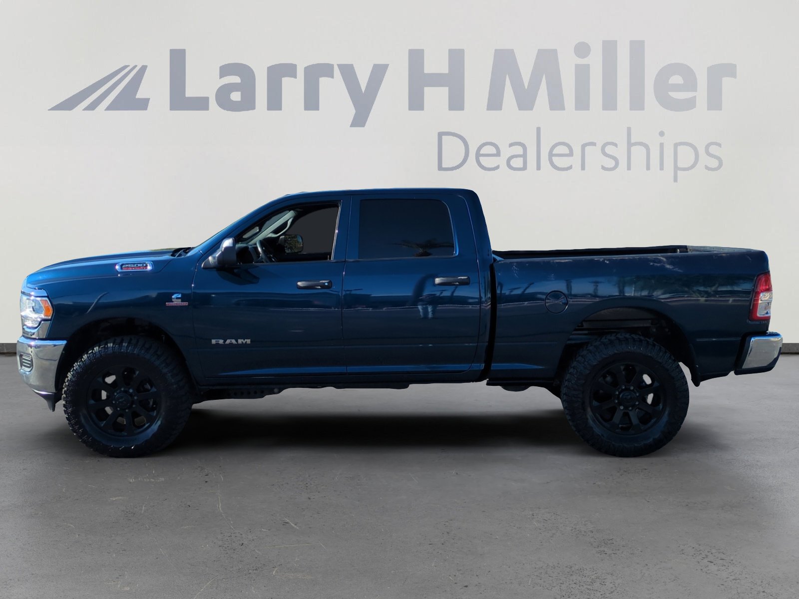 2022 Ram 2500 Tradesman photo 2