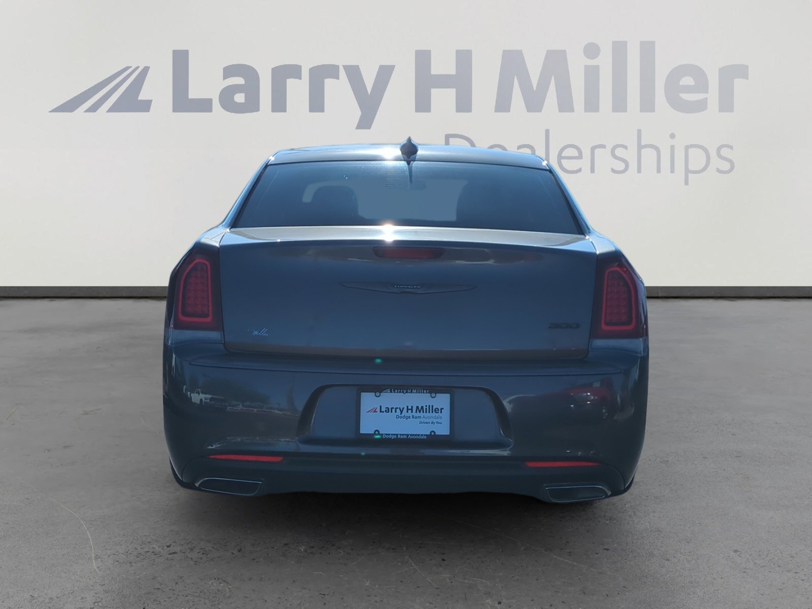 2022 Chrysler 300 Touring photo 4