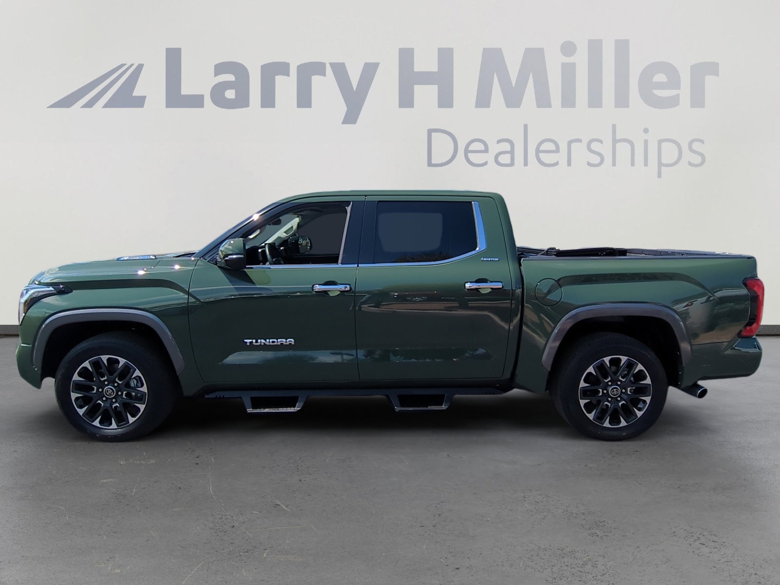 2023 Toyota Tundra Limited photo 2