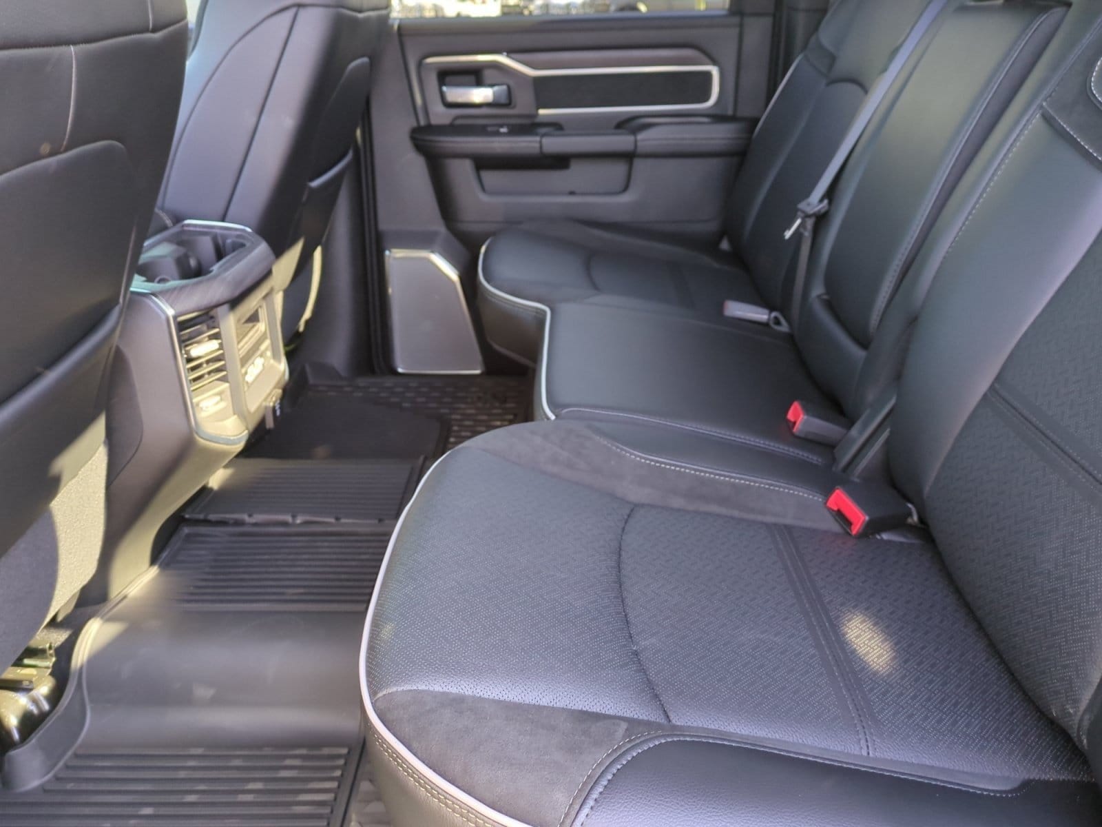 2026 RAM 2500 Laramie - Photo 18