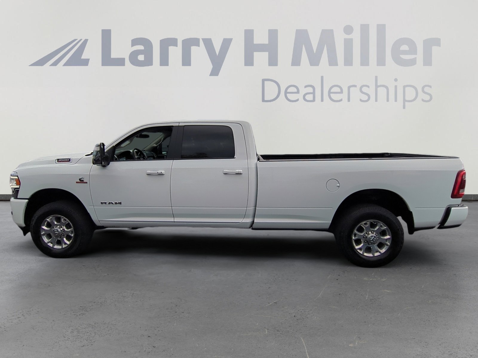 2024 Ram 3500 Laramie photo 2