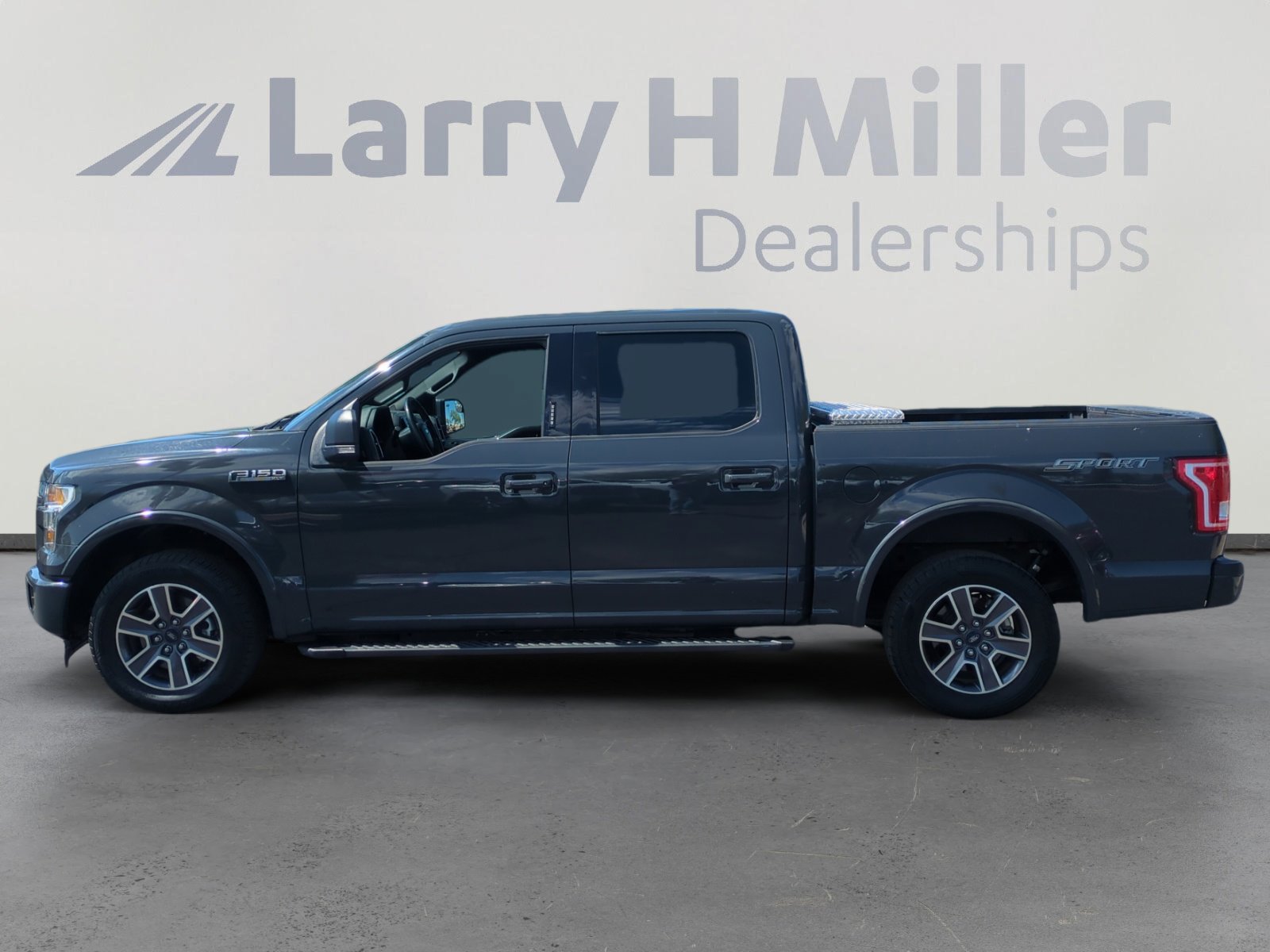 2017 Ford F-150 XLT photo 2