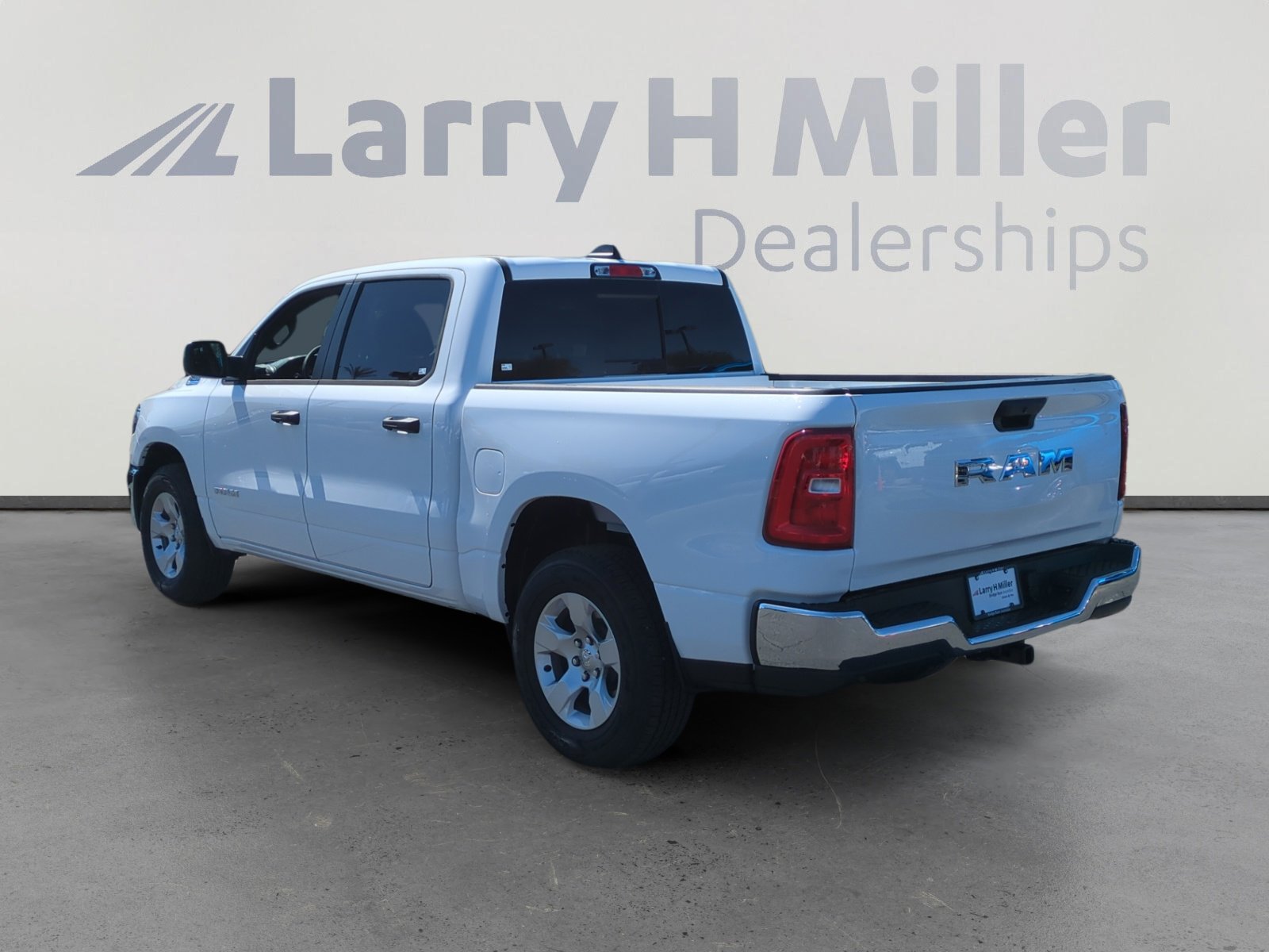 2025 Ram 1500 Tradesman photo 3