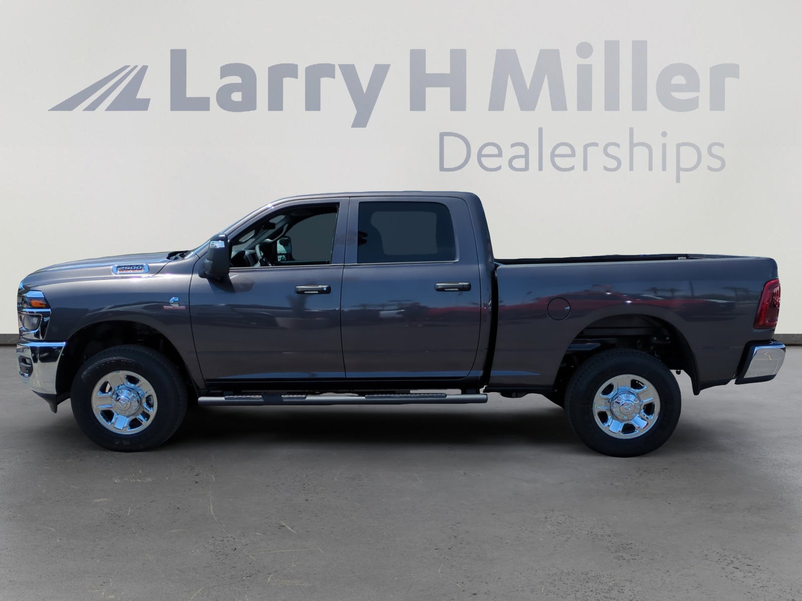 2025 Ram 2500 Tradesman photo 2