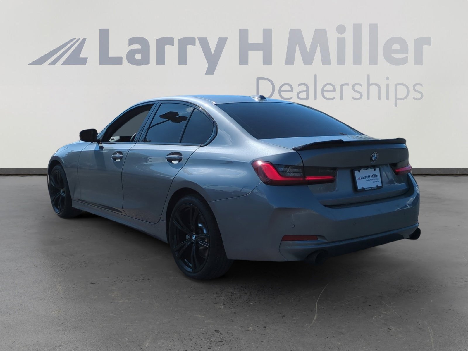 2023 Bmw 330i Sedan photo 3