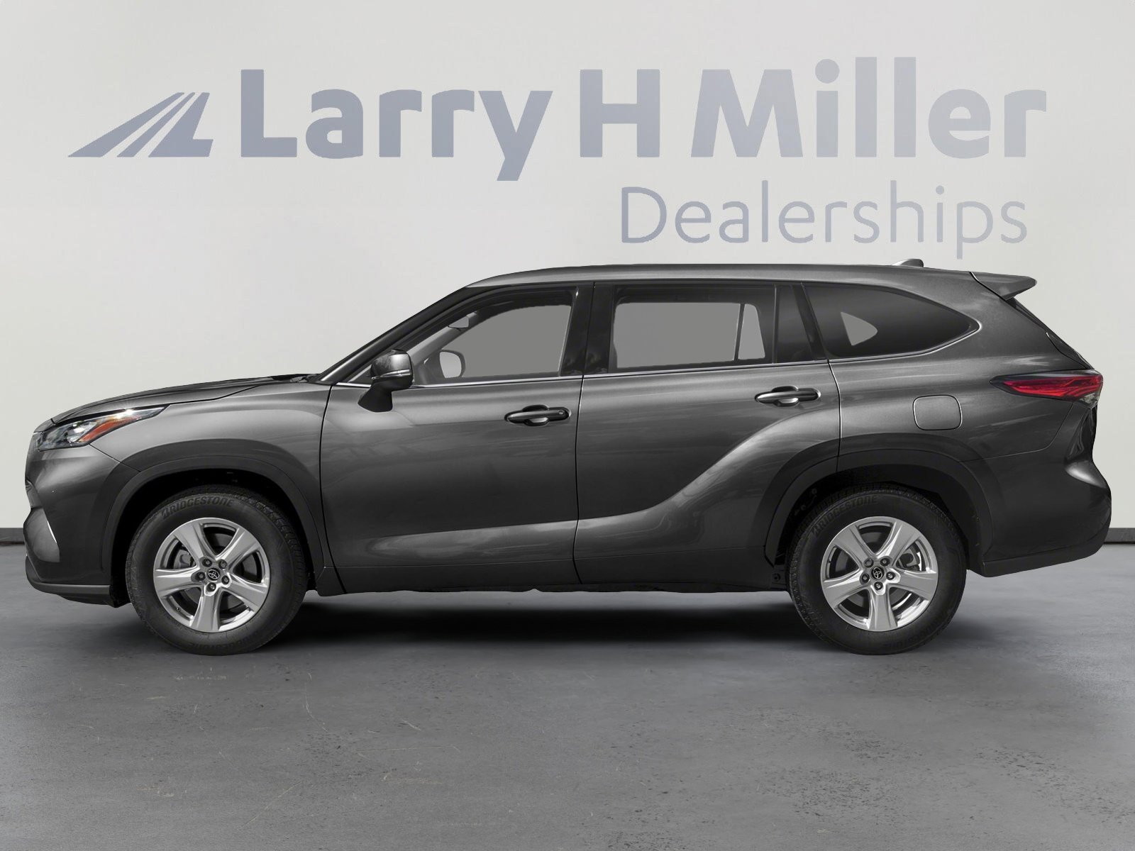2021 Toyota Highlander LE photo 3