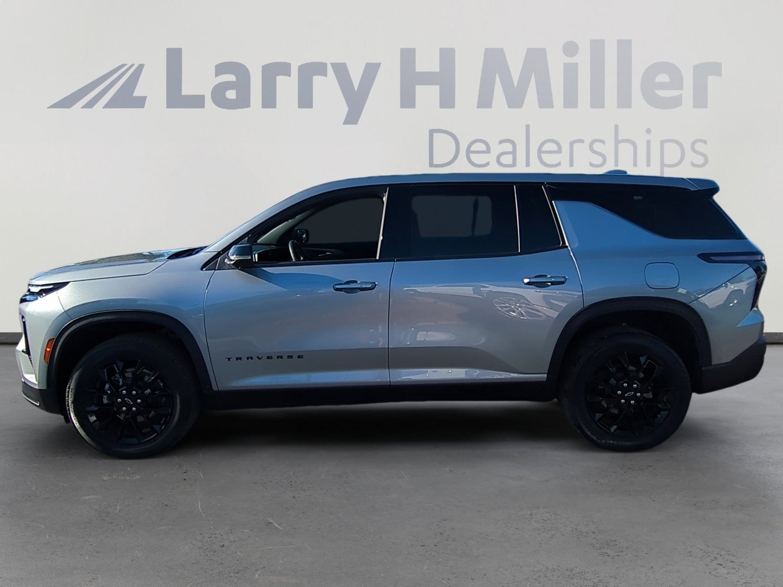 2024 Chevrolet Traverse 1LS photo 2