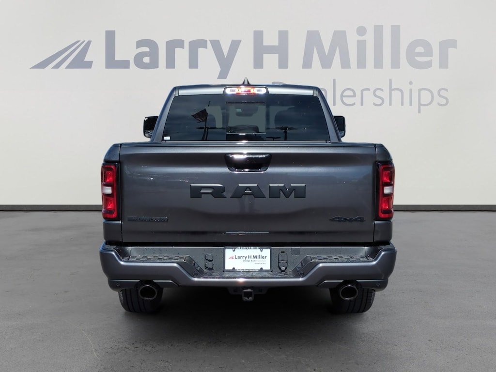 New 2026 Ram 1500 BIG HORN CREW CAB 4X4 5'7 BOX Pickup