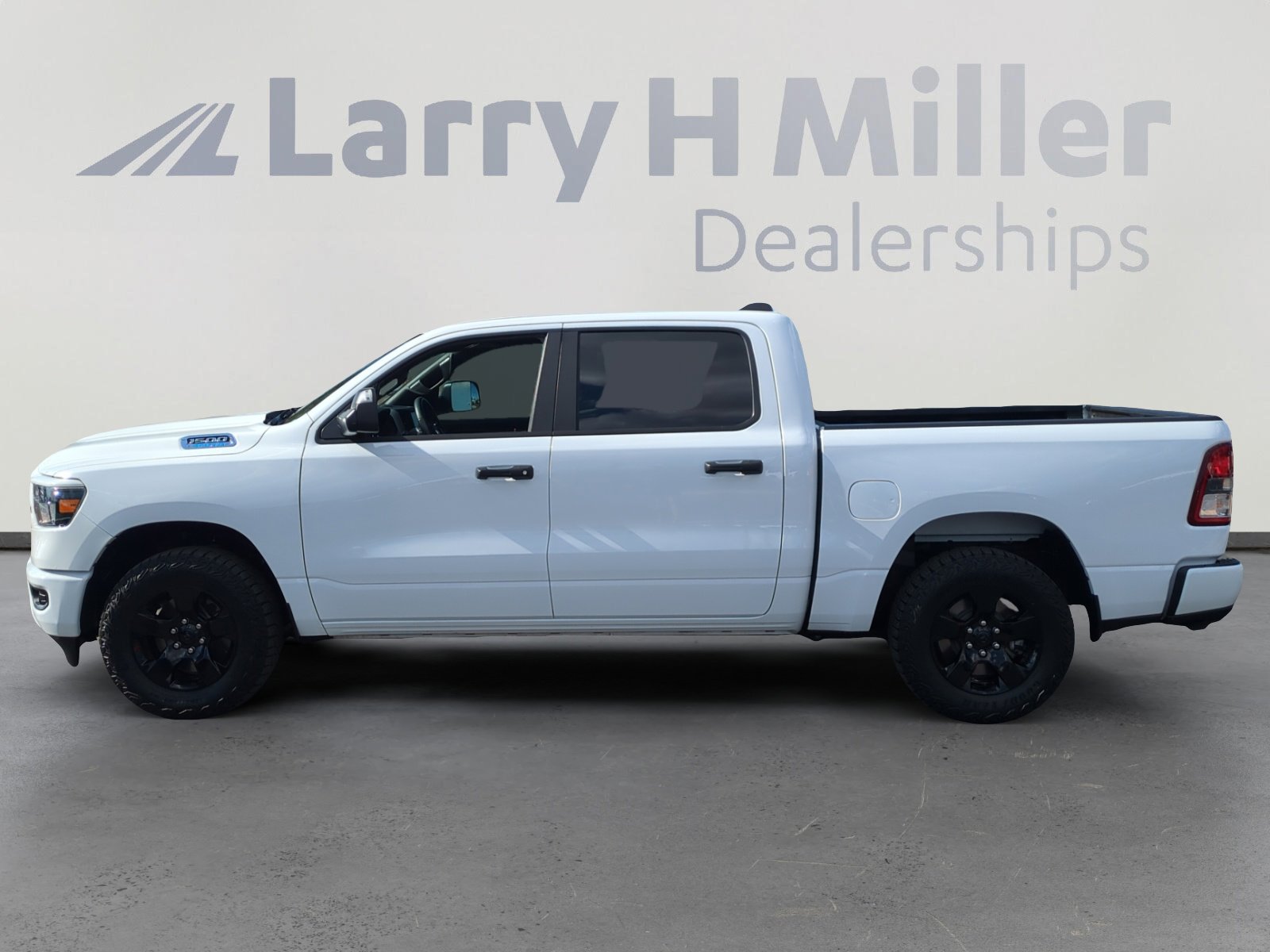 2023 Ram 1500 Tradesman photo 2