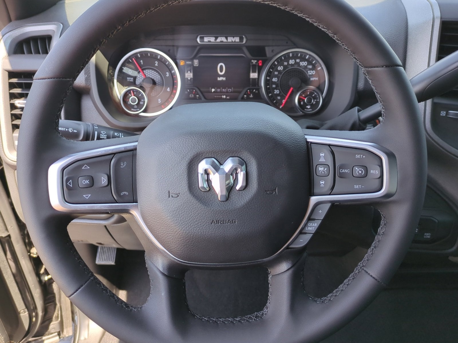 2025 RAM 2500 Tradesman - Photo 10