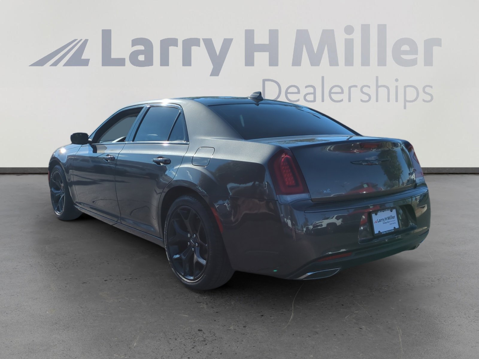2022 Chrysler 300 Touring photo 3