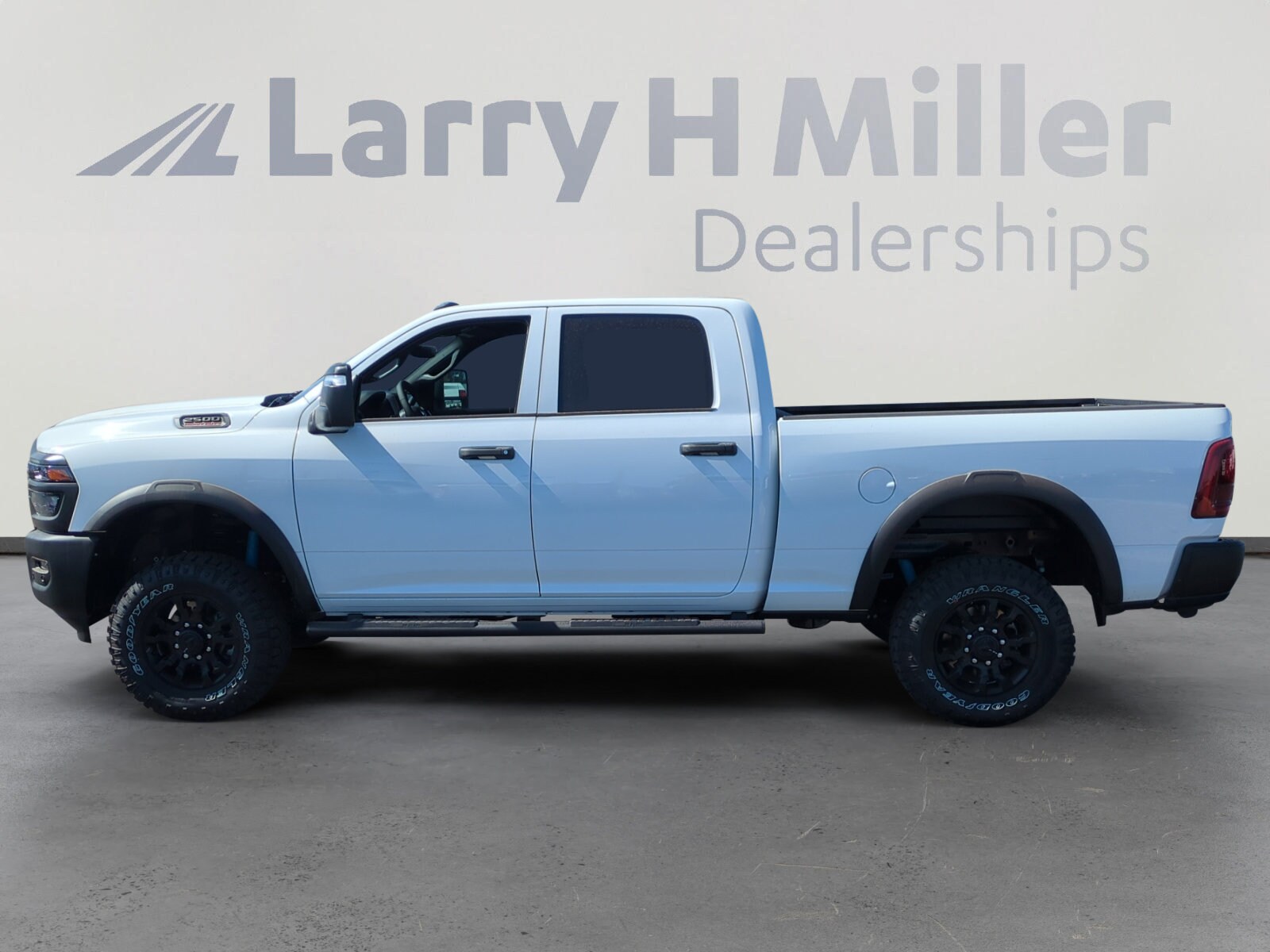 2025 Ram 2500 Tradesman photo 2