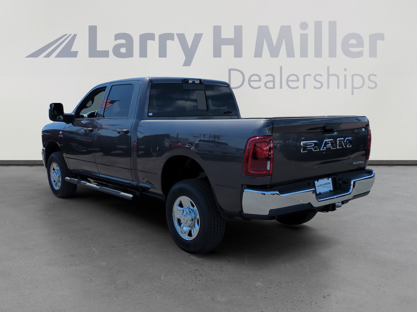 2025 Ram 2500 Tradesman photo 3