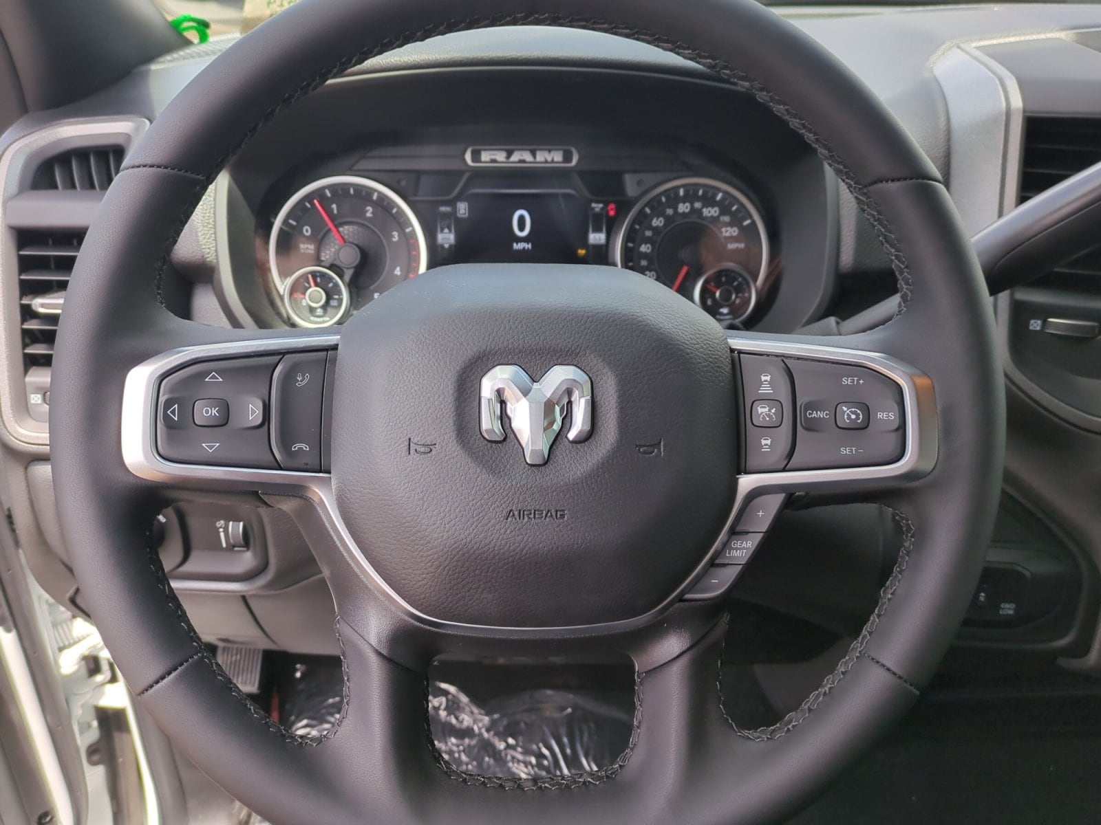 2025 RAM 2500 Tradesman - Photo 10