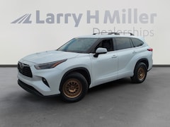 Used 2022 Toyota Highlander LE SUV for sale in Avondale, AZ