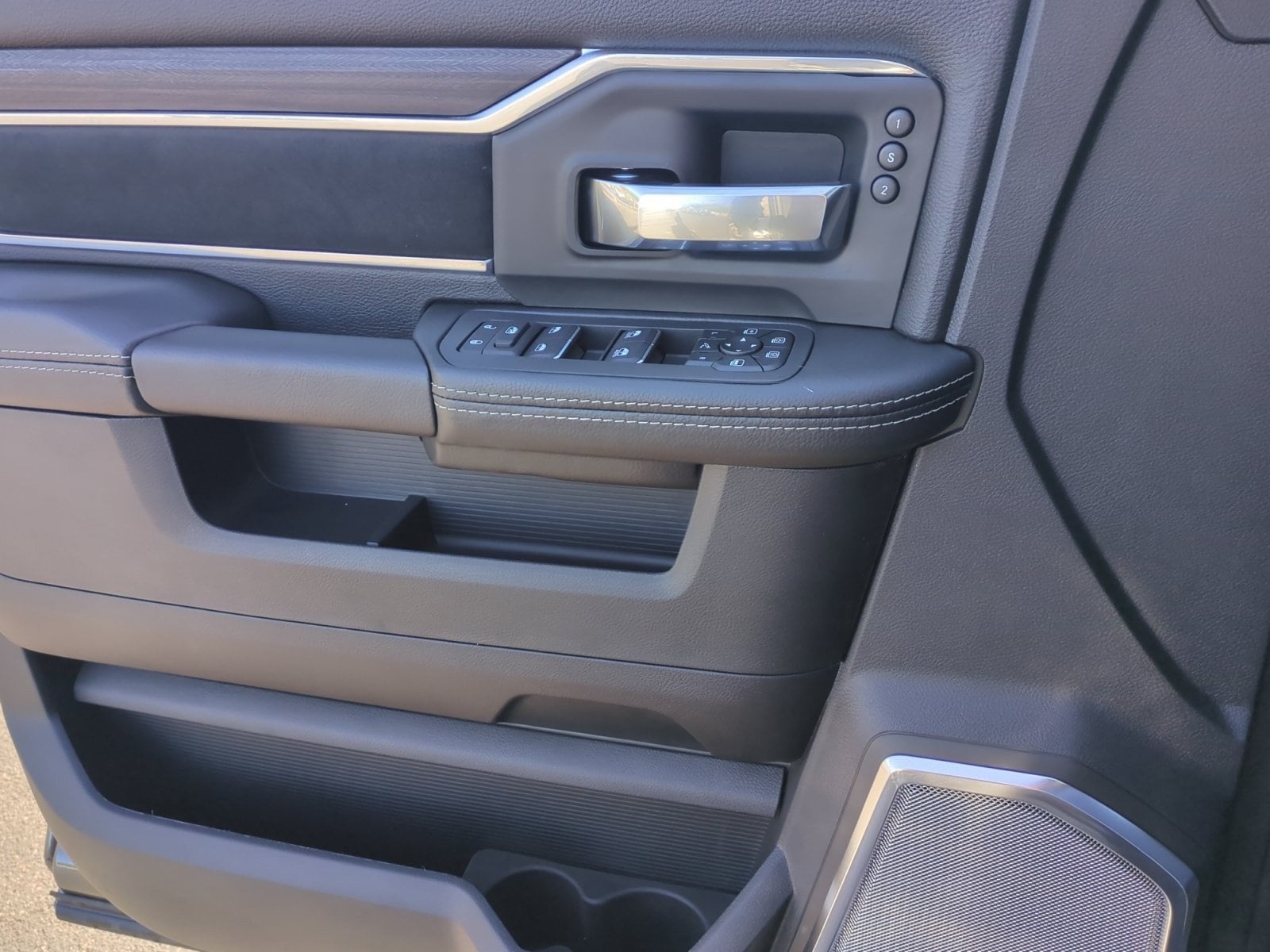 2026 RAM 2500 Laramie - Photo 14