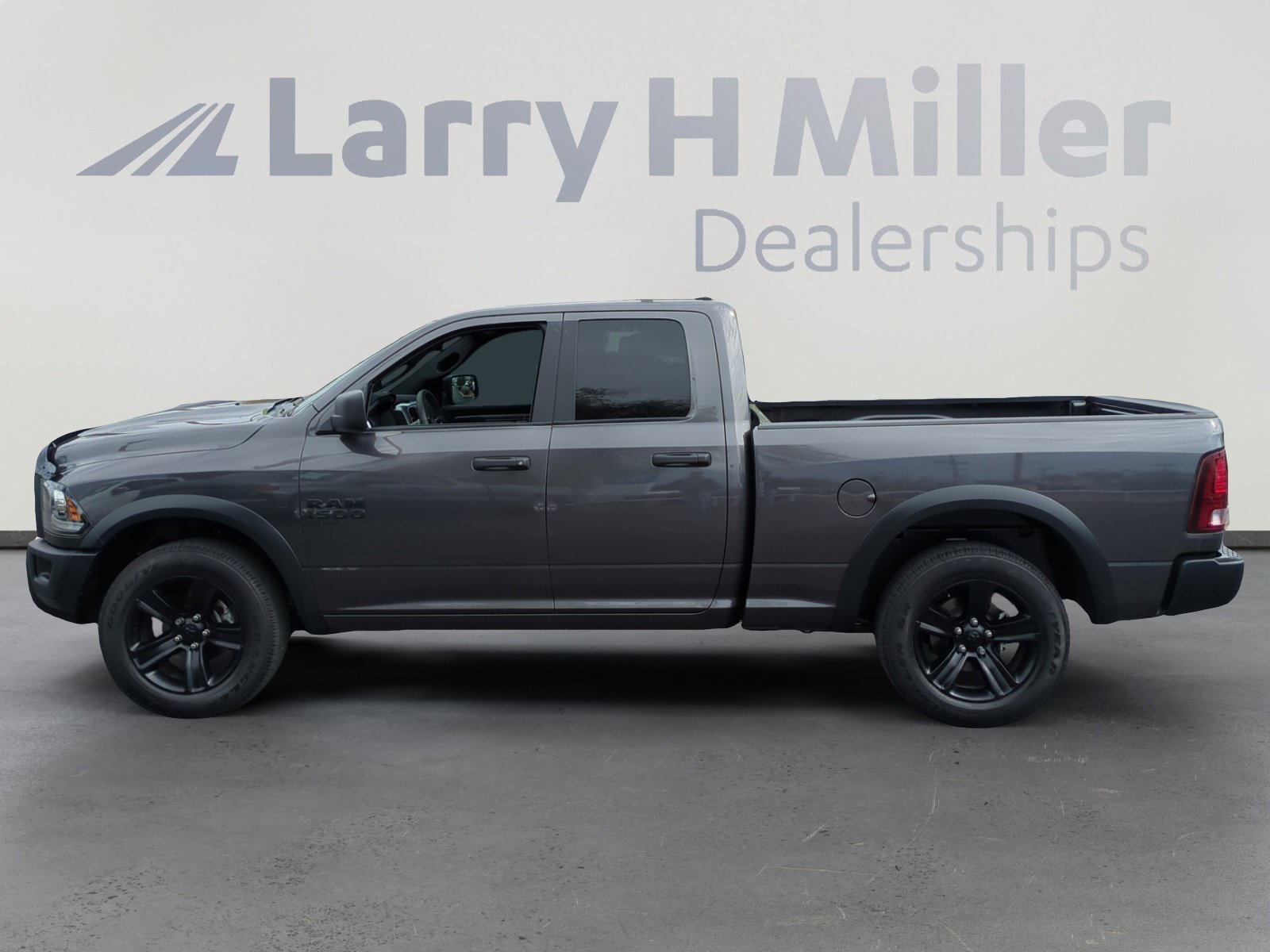 2022 Ram 1500 Classic SLT photo 2