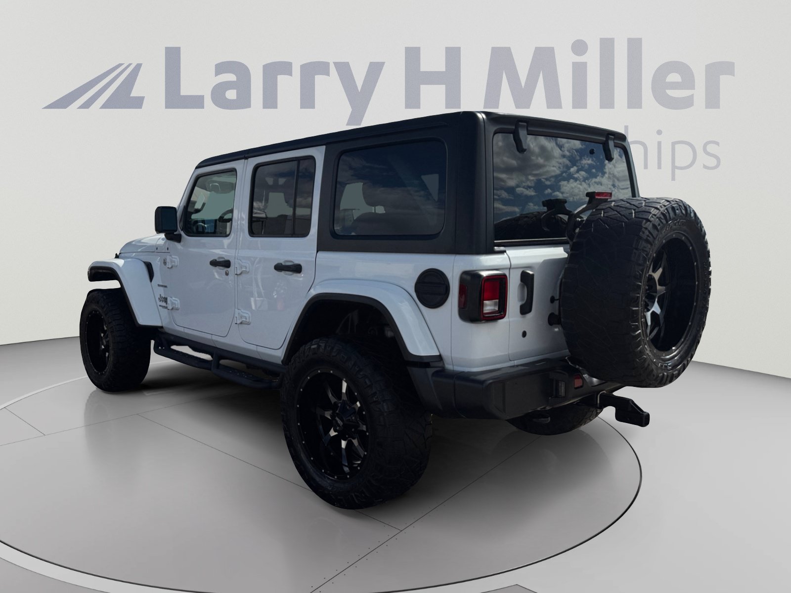 Used 2018 Jeep Wrangler Unlimited Sahara 4x4 SUV