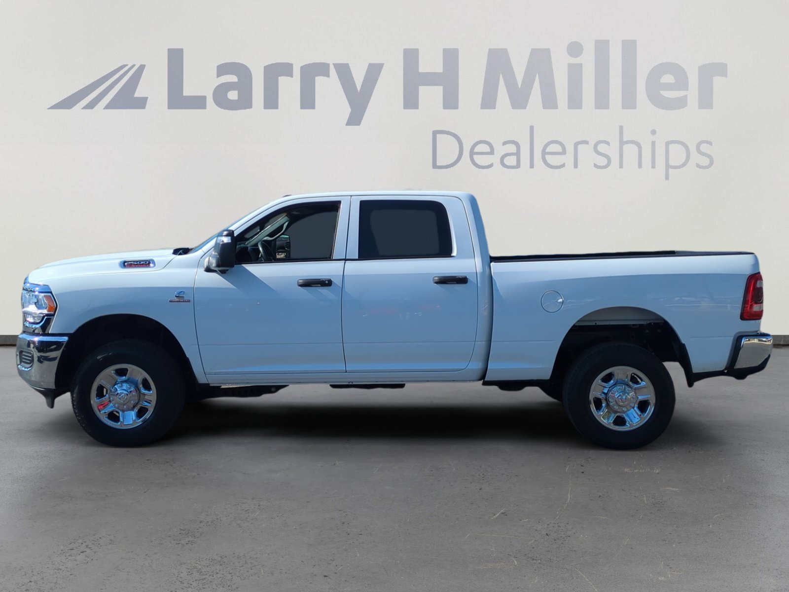 2023 Ram 2500 Tradesman photo 2