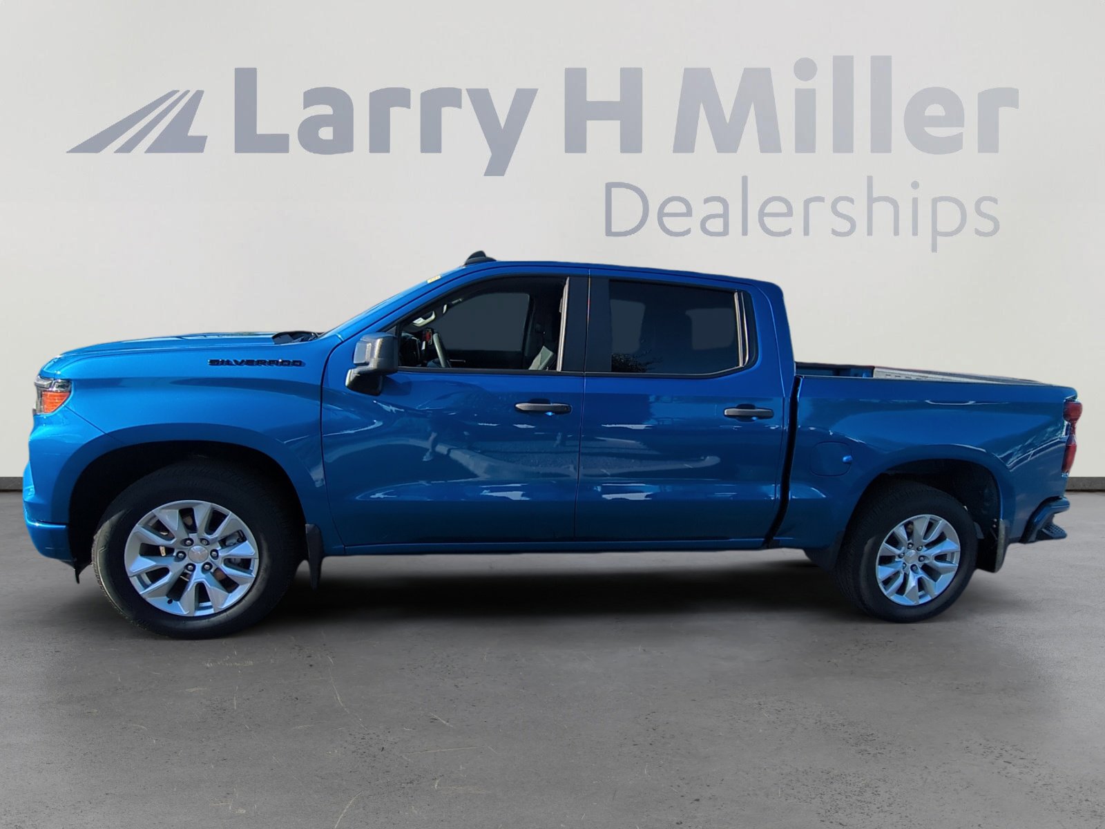 2022 Chevrolet Silverado 1500 Custom photo 2