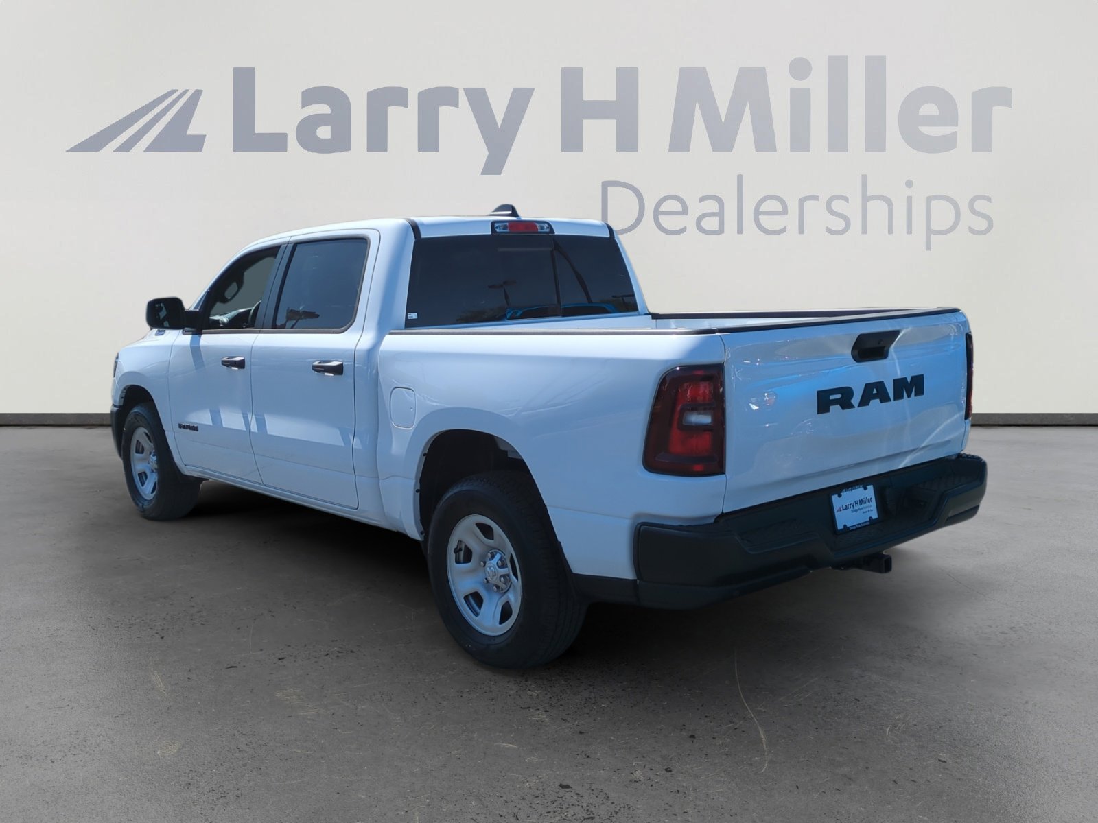 2025 Ram 1500 Tradesman photo 3
