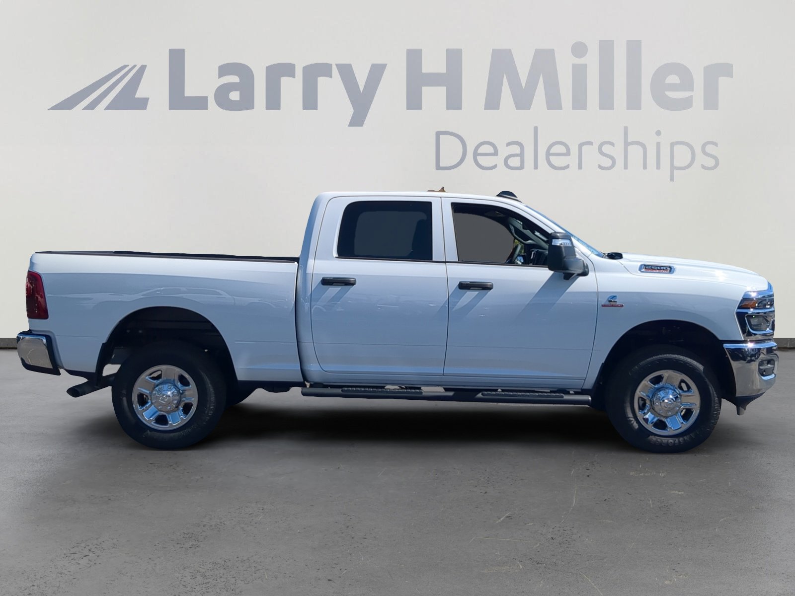 2025 RAM 2500 Tradesman - Photo 6