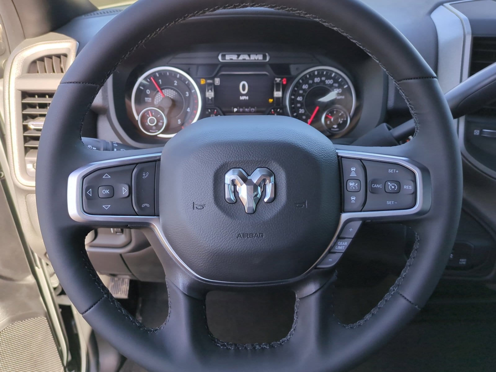 2025 RAM 2500 Tradesman - Photo 10