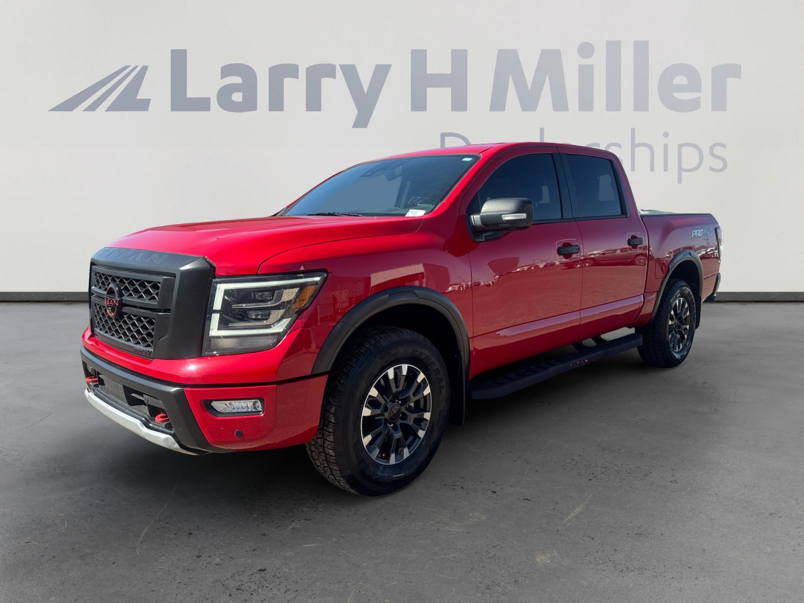 2024 Nissan Titan PRO-4X 4X4 Crew Cab's photo