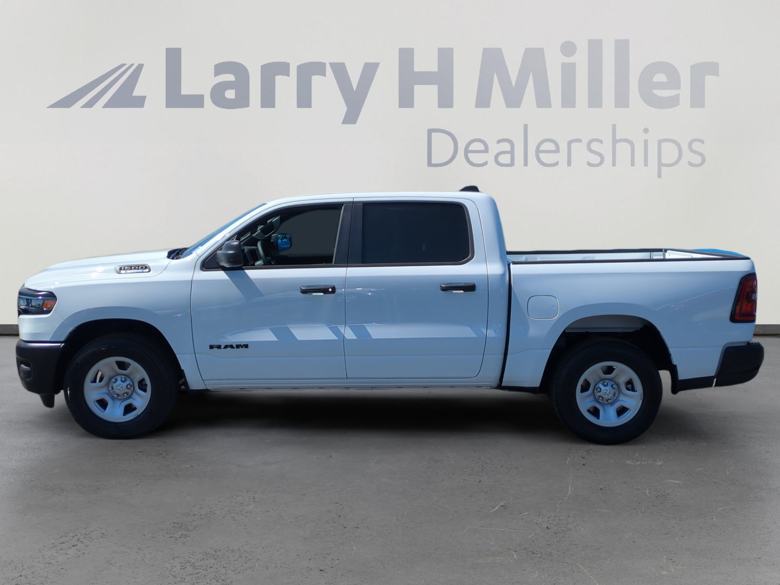 2025 Ram 1500 Tradesman photo 2