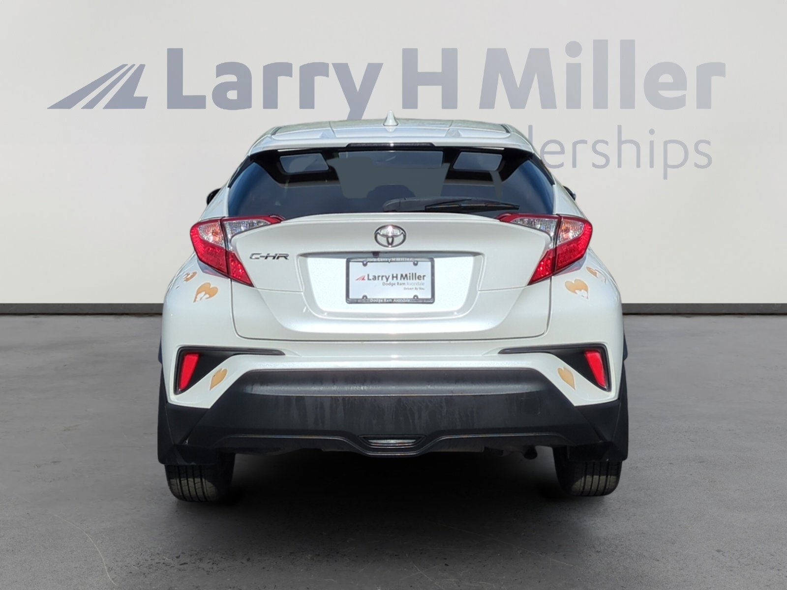 2020 Toyota C-HR LE photo 4