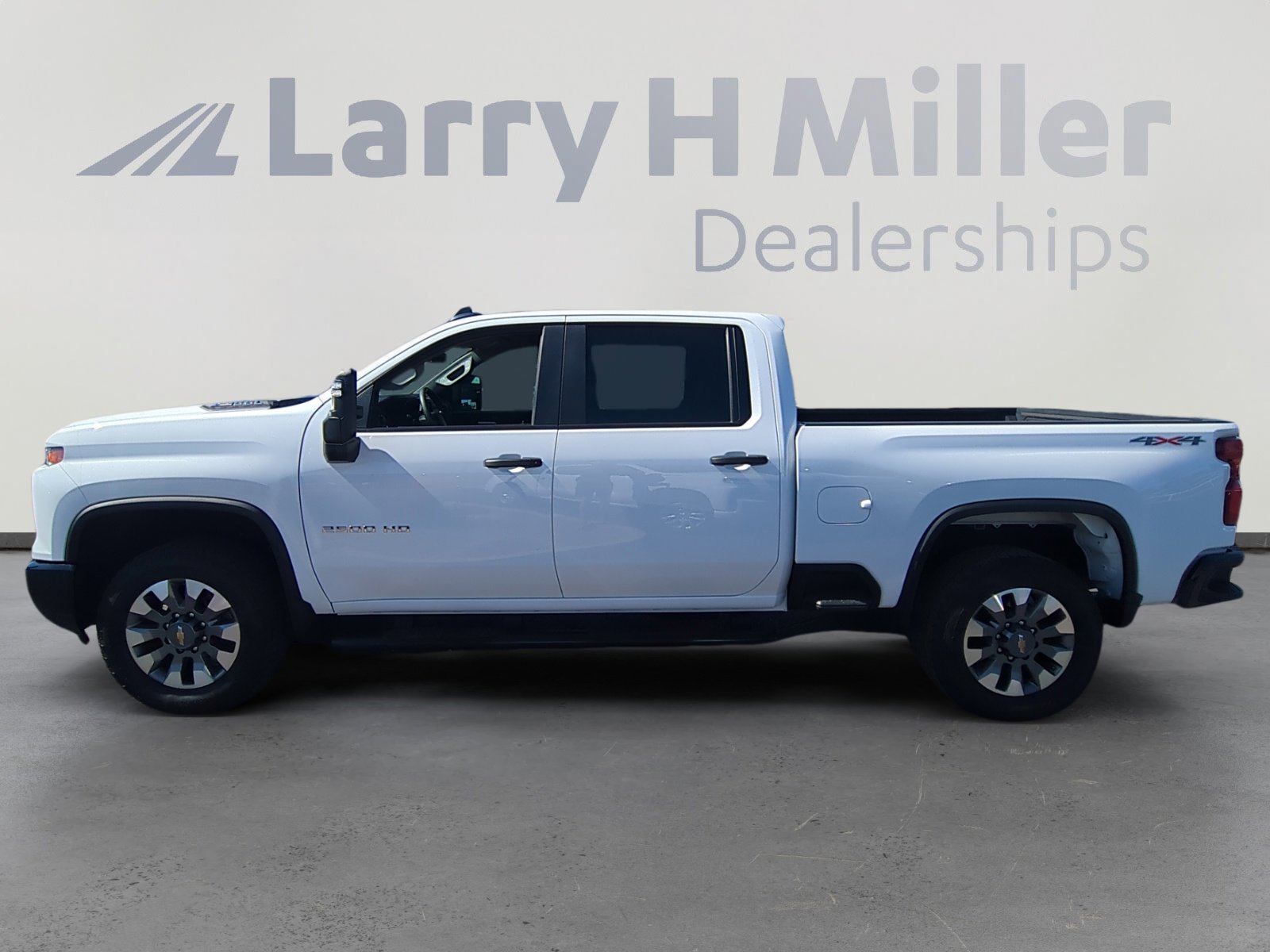 2024 Chevrolet Silverado 2500HD Custom photo 2