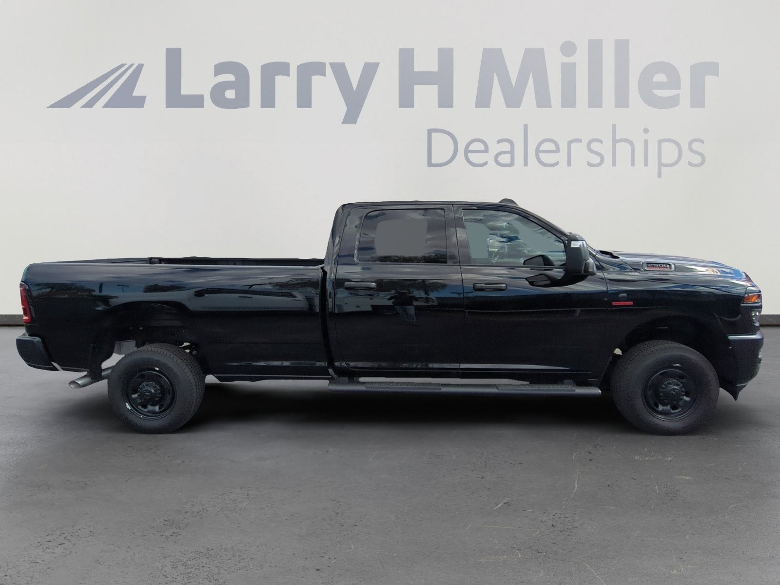 2025 RAM 2500 Tradesman - Photo 6
