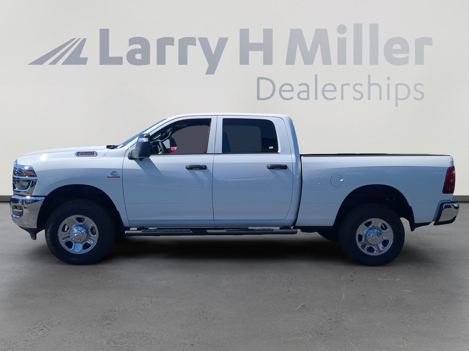 2025 RAM 2500 Tradesman - Photo 2