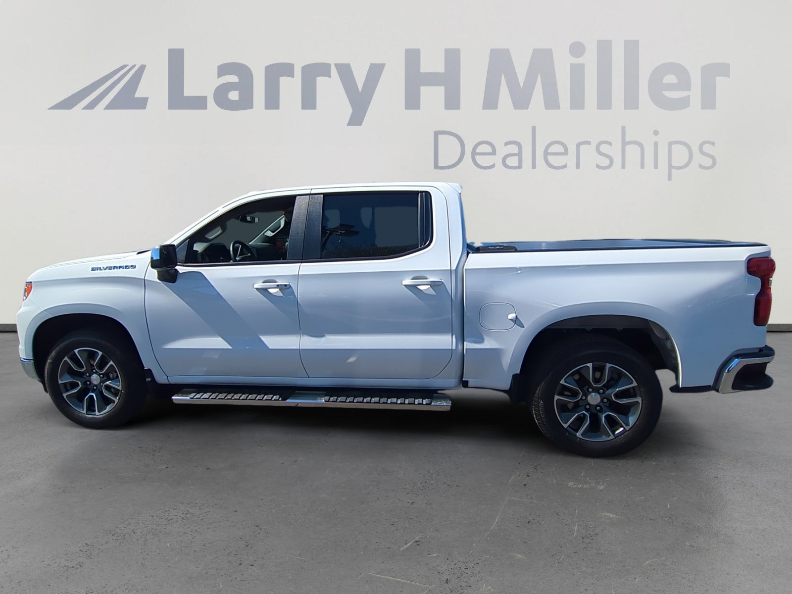 2023 Chevrolet Silverado 1500 photo 2