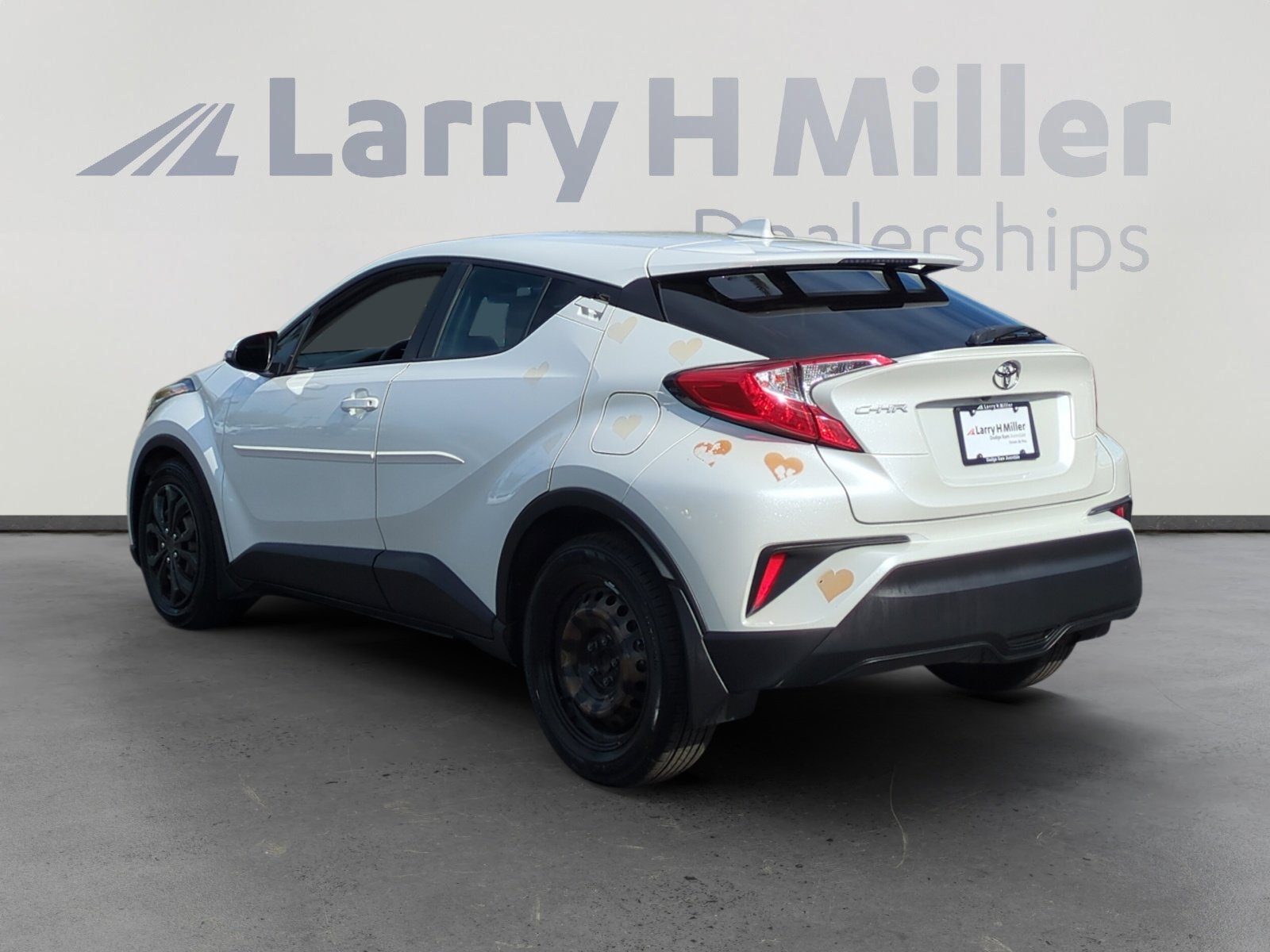 2020 Toyota C-HR LE photo 3
