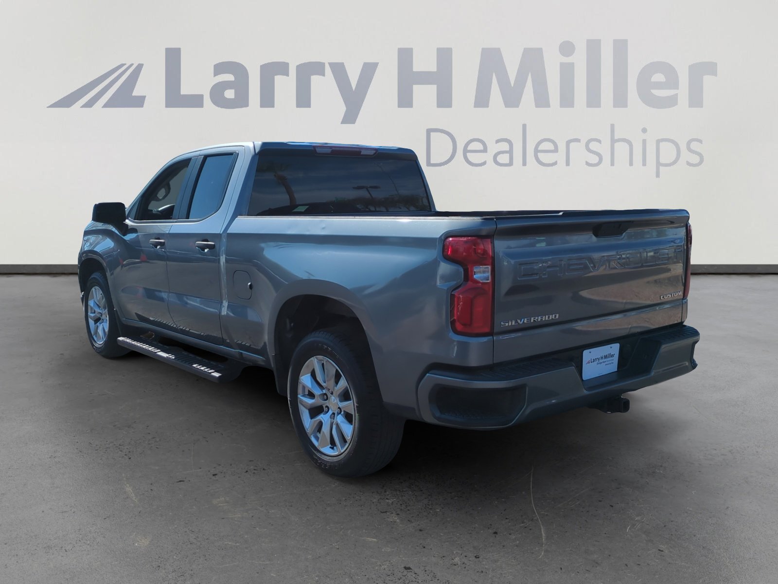 2020 Chevrolet Silverado 1500 Custom photo 3