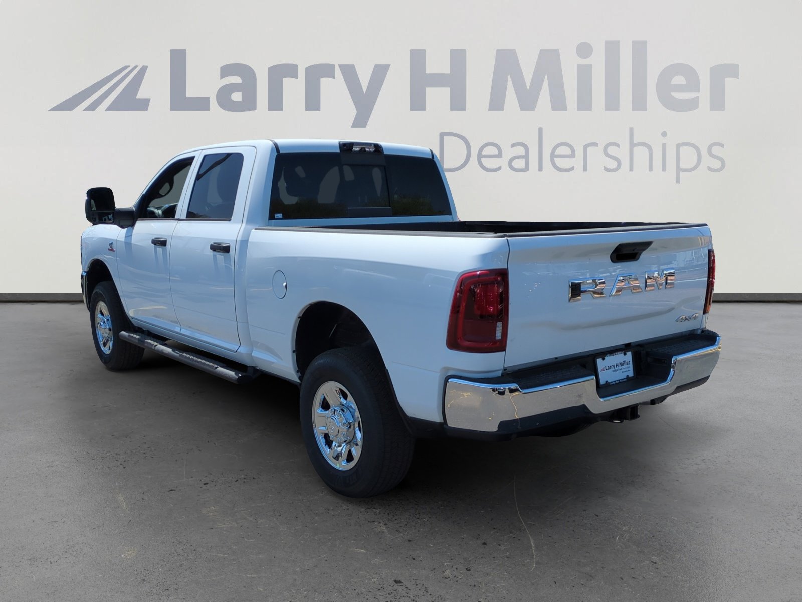 2025 Ram 2500 Tradesman photo 3