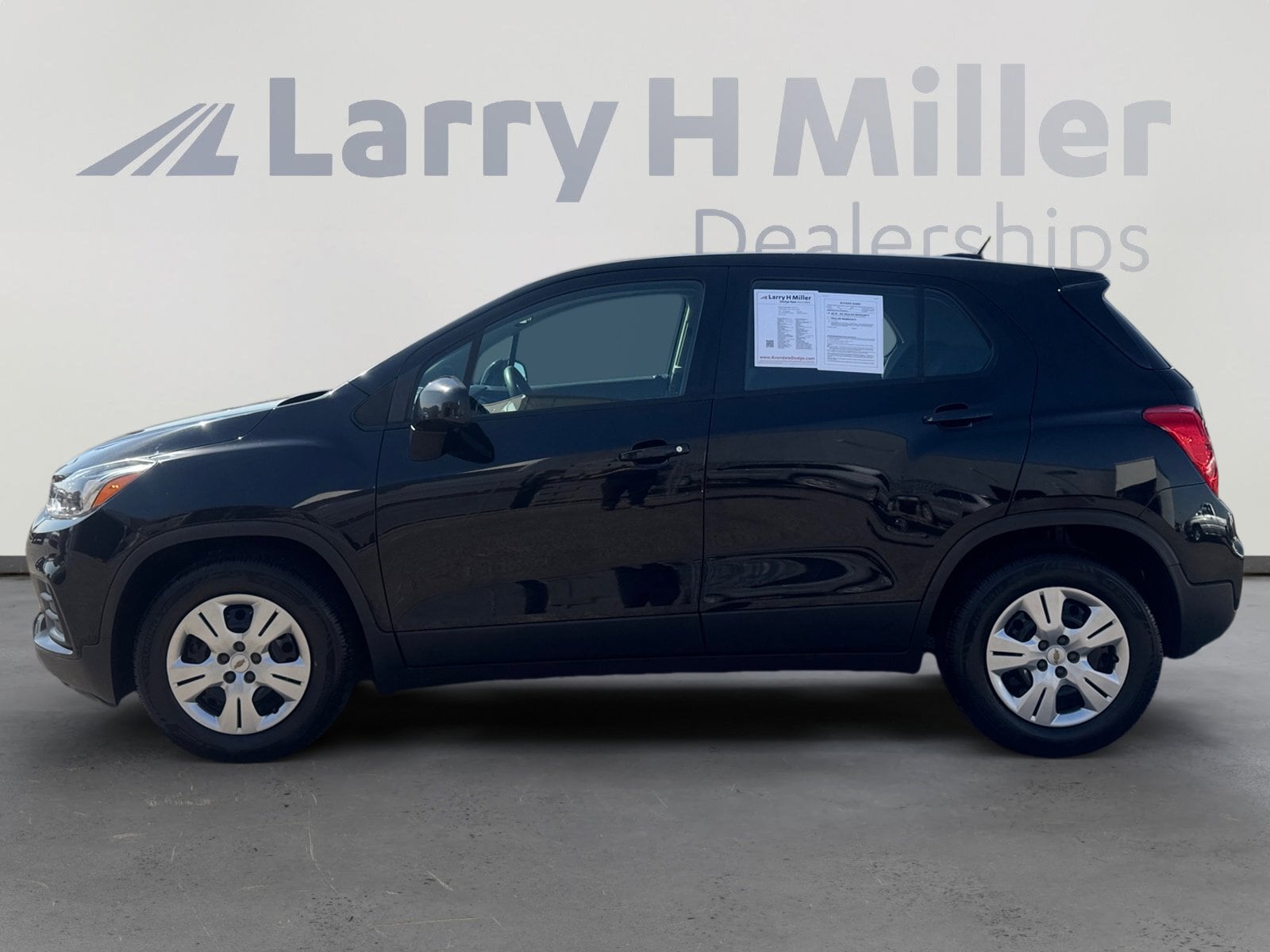 Used 2018 Chevrolet Trax LS with VIN 3GNCJKSB7JL289717 for sale in Avondale, AZ