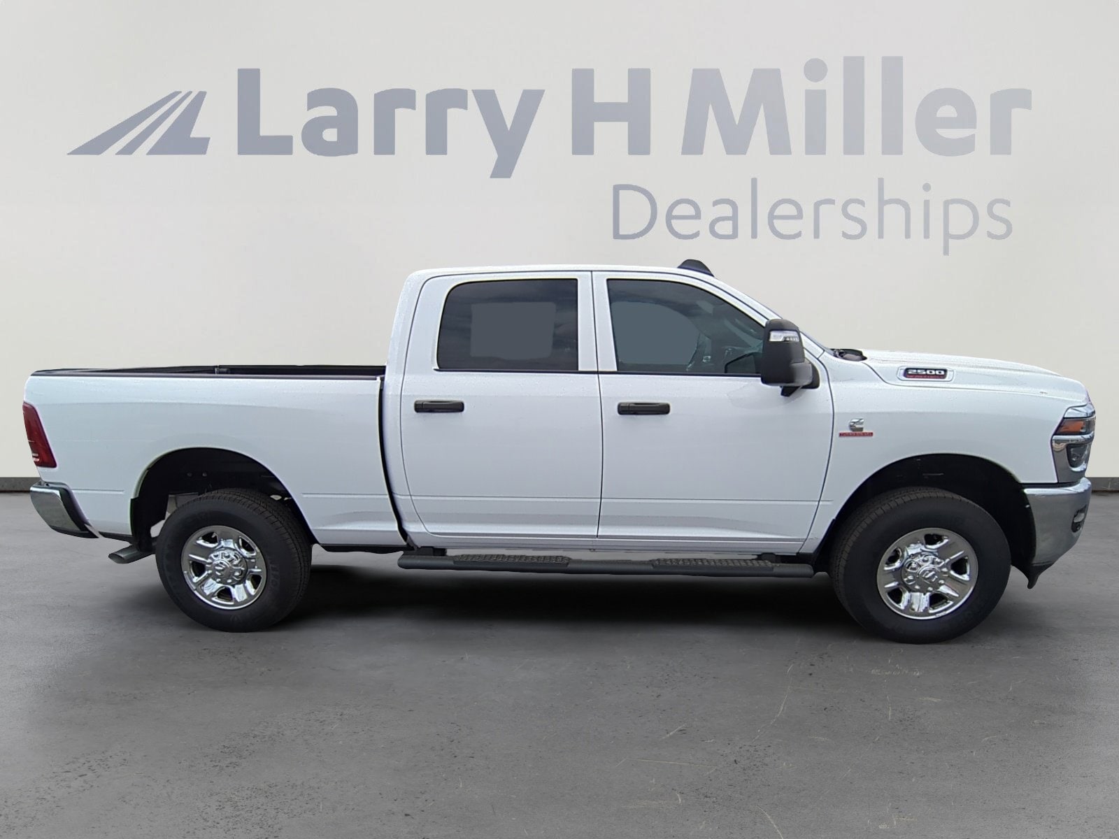 2025 RAM 2500 Tradesman - Photo 6