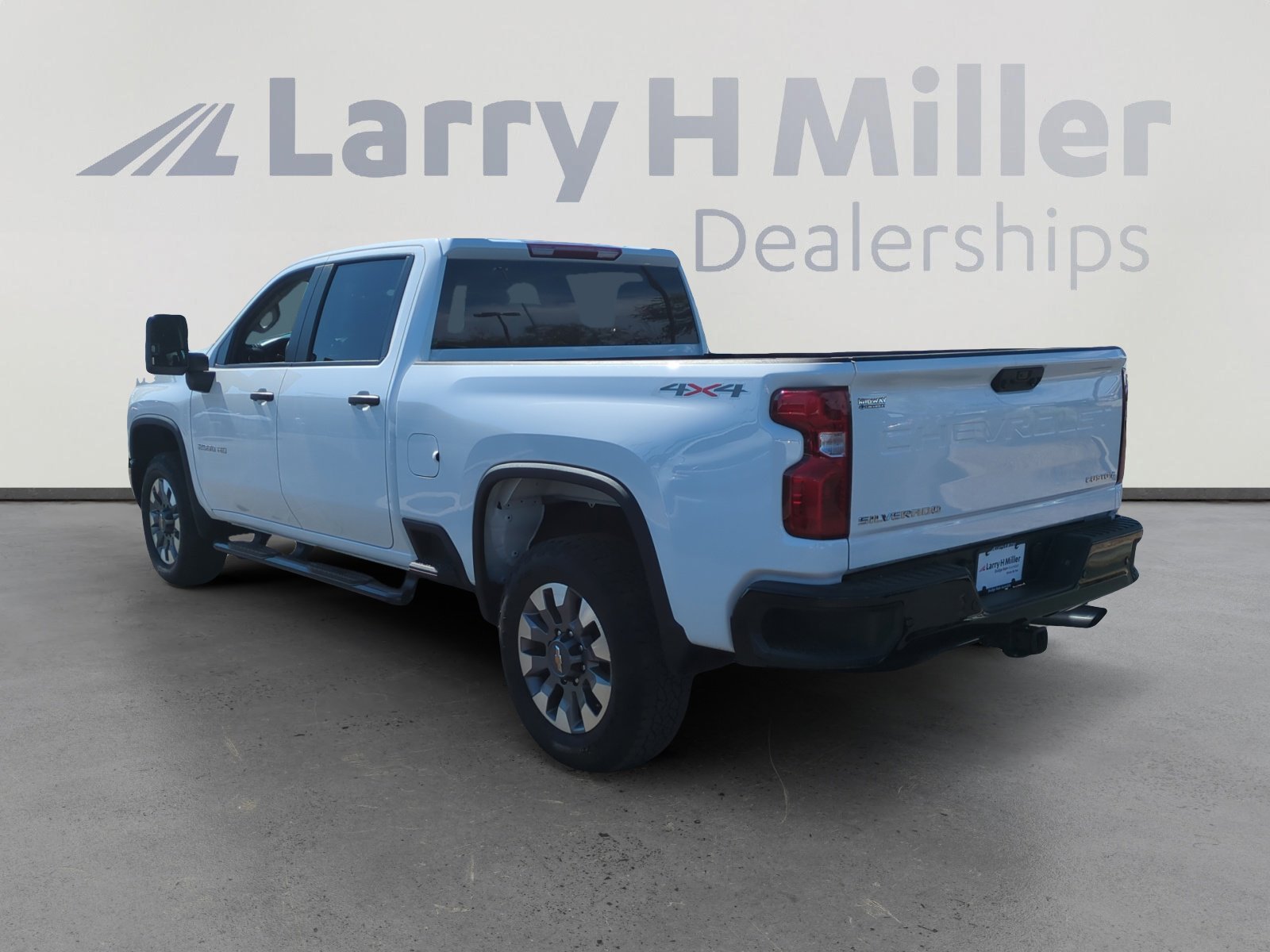 2024 Chevrolet Silverado 2500HD Custom photo 3