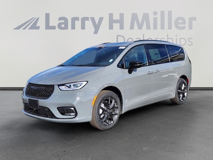 2025 Chrysler Pacifica LIMITED AWD Passenger Van